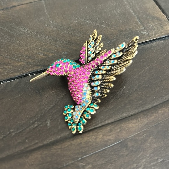 Vintage style hummingbird brooch pin..gold-toned metal with rhinestones. - Picture 2 of 6